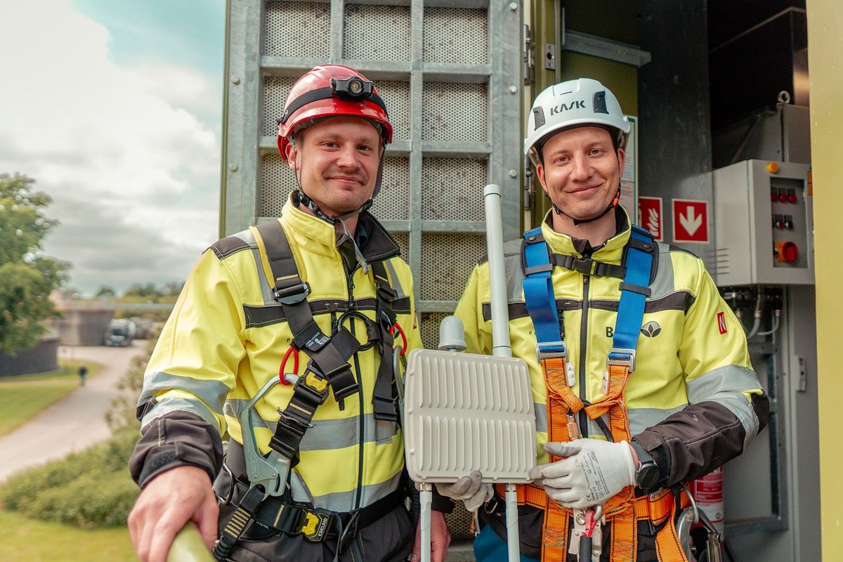 BEW-Techniker mit LoRaWAN-Gateway BEW-Techniker mit LoRaWAN-Gateway
